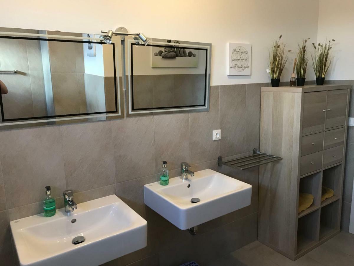Kmheim, Cozy 103M2 Apartment, With 3 Bedroom And Covered Free Parking Place, Close To City Center Graz Bagian luar foto